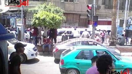 وقفة لطلاب أولى ثانوى