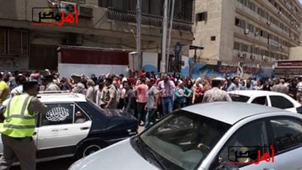 وقفة لطلاب أولى ثانوى