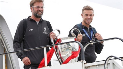 محمد صلاح يصل بالكأس