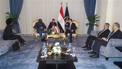 خلال استقبالهم في