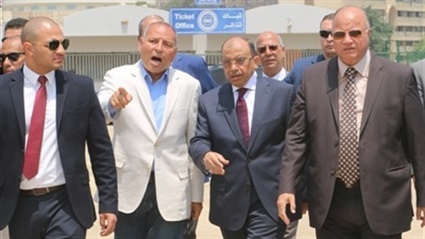 أعلام أفريقيا وزهور..