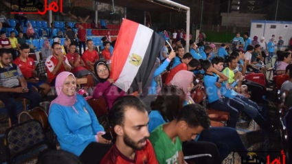 بالمزامير والأعلام|