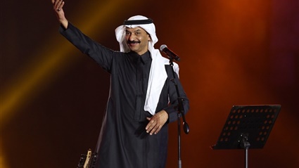 4 نجوم غنائية يشعلون
