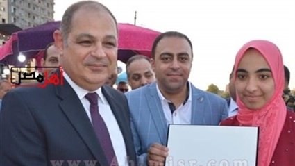 محافظ الغربية يكرم
