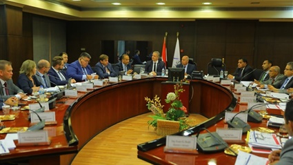 وزير النقل يتابع