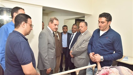 محافظ أسيوط يزور