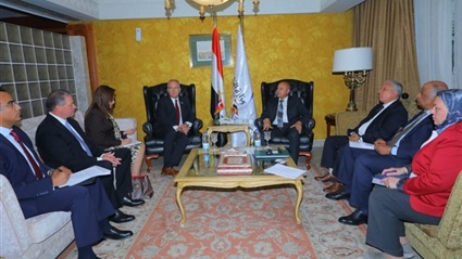 الوزير يبحث مع السفير