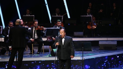 الحلو يحول المسرح