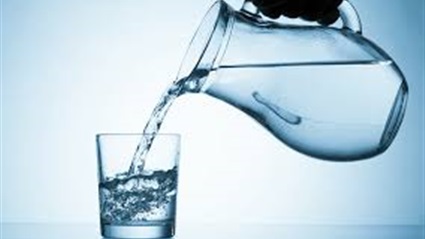 بتنسى تشرب مية وخايف