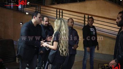هنا الزاهد تنهار