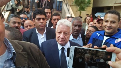 مرتضي منصور يغادر