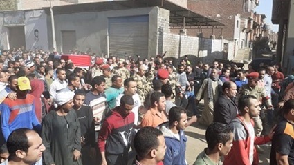 الآلاف يشيعون جثمان
